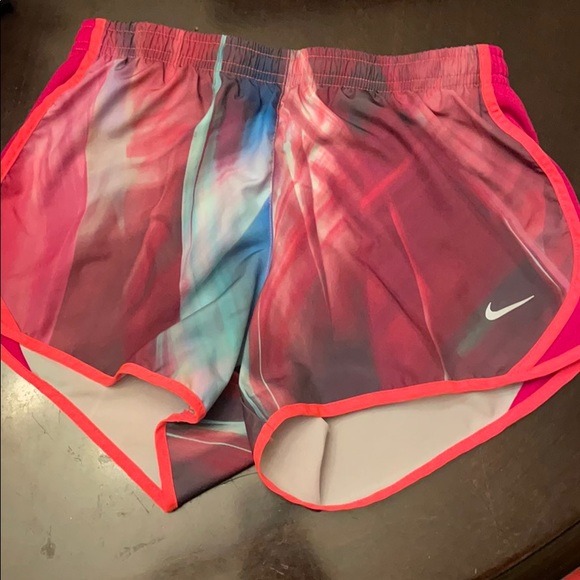 Girls Nike Athletic Shorts - Picture 1 of 2